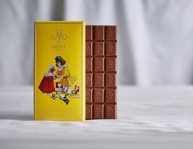 Milk chocolate bar with pecans and cranberries